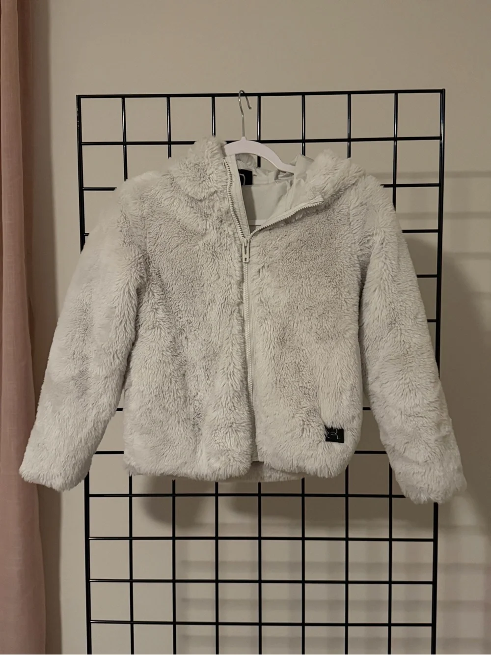 Under Armour Kids Plush Faux Fur Hooded Puffer Jacket in Light Gray